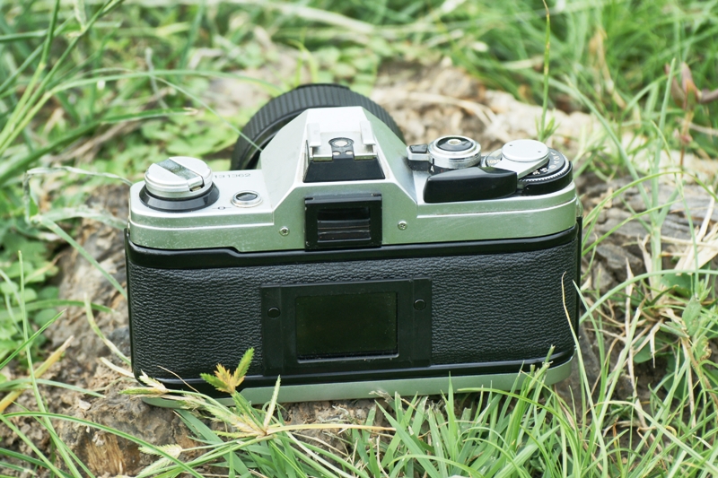 CANON AE-1 CANON ZOOM LENS FD 35-70MM.F3.5-4.5 MACRO
