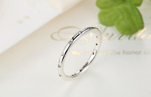แหวนเงินแท้ 925 Sterling แหวนผู้หญิง แหวนเงินเกลี้ยง ฝังเพชร รอบวง เรียบหรู ดูดี ของขวัญให้แฟน ของขวัญแทนใจ แหวนหมั้น แบบเรียบหรู 299474