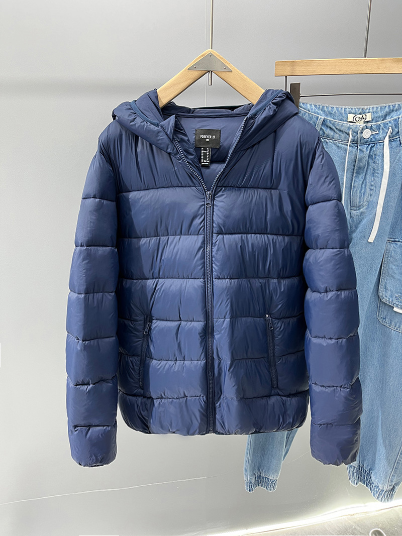 Forever21 เสื้อกันหนาว ติดฮูท เสื้อบอมเบอร์ บุนวมอุ่น แบรนด์ Forever21 / Men's Black Lightweight Puffer Jacket น้ำเงิน