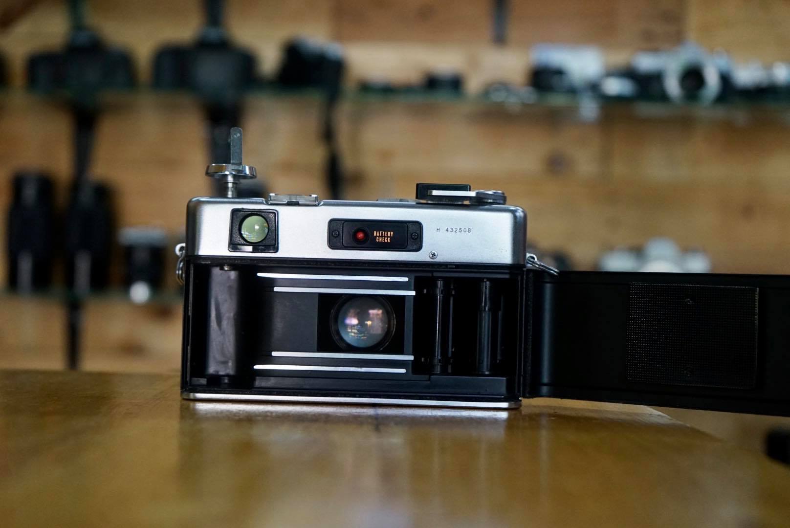 YASHICA ELECTRO 35 GSN COLOR YASHINON DX 45MM. F1.7