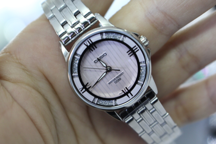 CASIO นาฬิกาคาสิโอ นาฬิกาข้อมือ นาฬิกากันน้ำ นาฬิกาของแท้ ประกันศูนย์ CMG 1 ปี รุ่น LTP-1391D-4A2 นาฬิกาสีเงิน