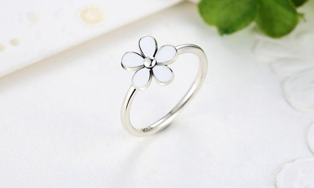 แหวนเงินแท้ 925 Sterling แหวนผู้หญิง ดอกเดซี่ สีขาว สวย น่ารัก แหวนหมั้น แหวนแทนใจ ลุ๊ค คุณหนู ใส ๆ แหวนใส่ออกงาน 369258