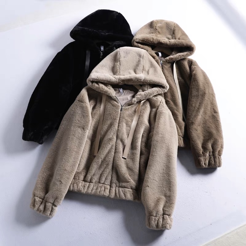 Page one เสื้อเฟอร์กันหนาว หมวกฮู้ด เสื้อขน Fluffy coat แบรนด์ page One ดำ