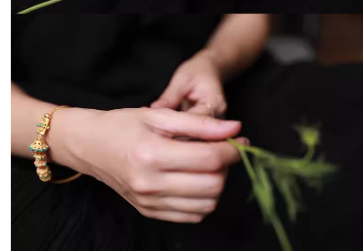 สร้อยข้อมือทอง ร้อยลูกปัด ฟ้า เทอร์ควอย และ แดงทับทิม สไตล์ อินเดีย เนปาล ใส่เที่ยว แบบสวย ๆ 721059