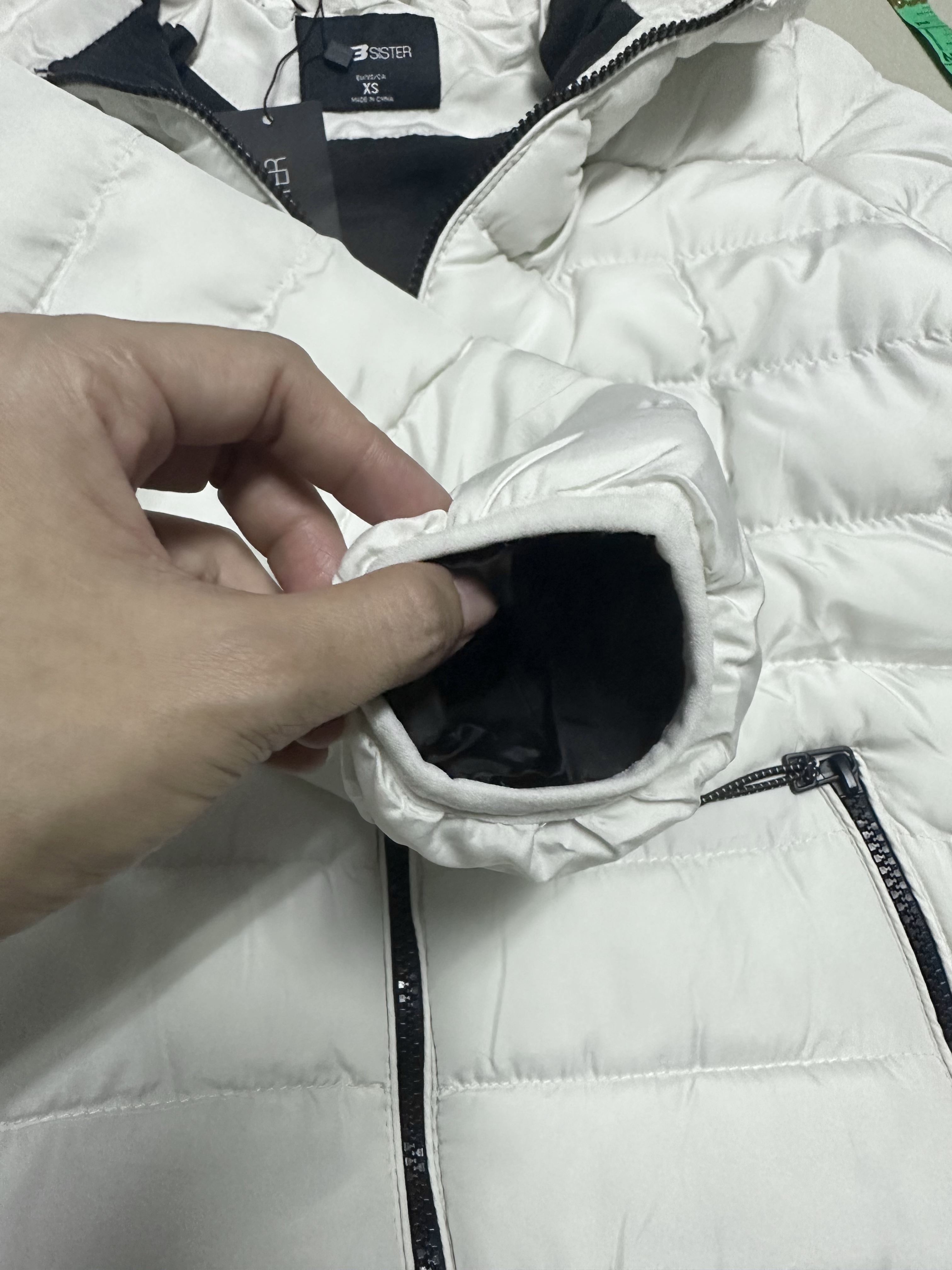 เสื้อกันหนาว เสื้อฮู้ดเฟอร์ บุนวมอุ่น สีขาว แบรนด์ FB SISTER (padded puffer coat สำเนา ขาว