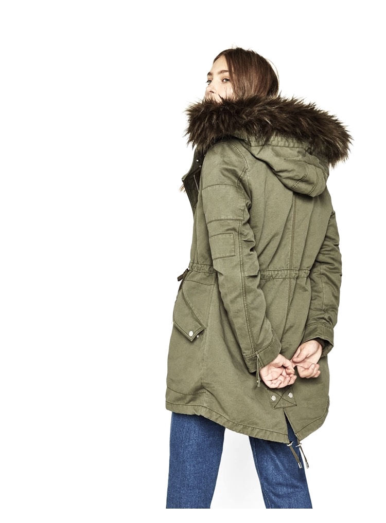 เสื้อโค้ทฮูท BERSHKAกันหนาว Parka สีเขียวแต่งขนเฟอร์ ซับขนอุ่นด้านใน (เฟอร์ & ขนอุ่นด้านใน ถอดได้คะ) งานสวย บุนวมอุ่น ใส่ติดลบได้เลยคะ Size XS/S/M/ L เขียว