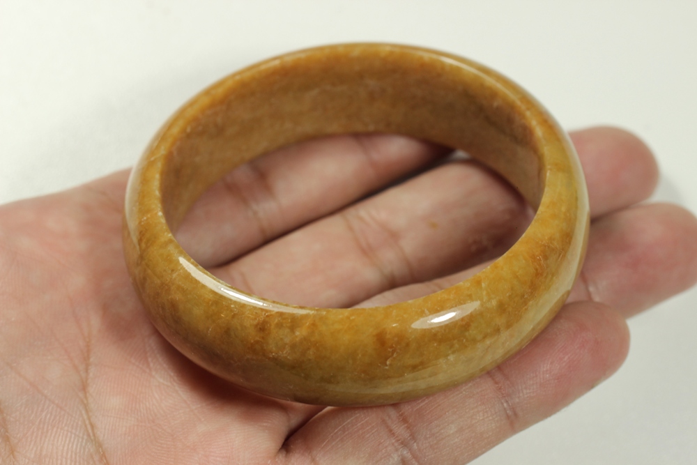 กำไลหยกน้ำผึ้ง