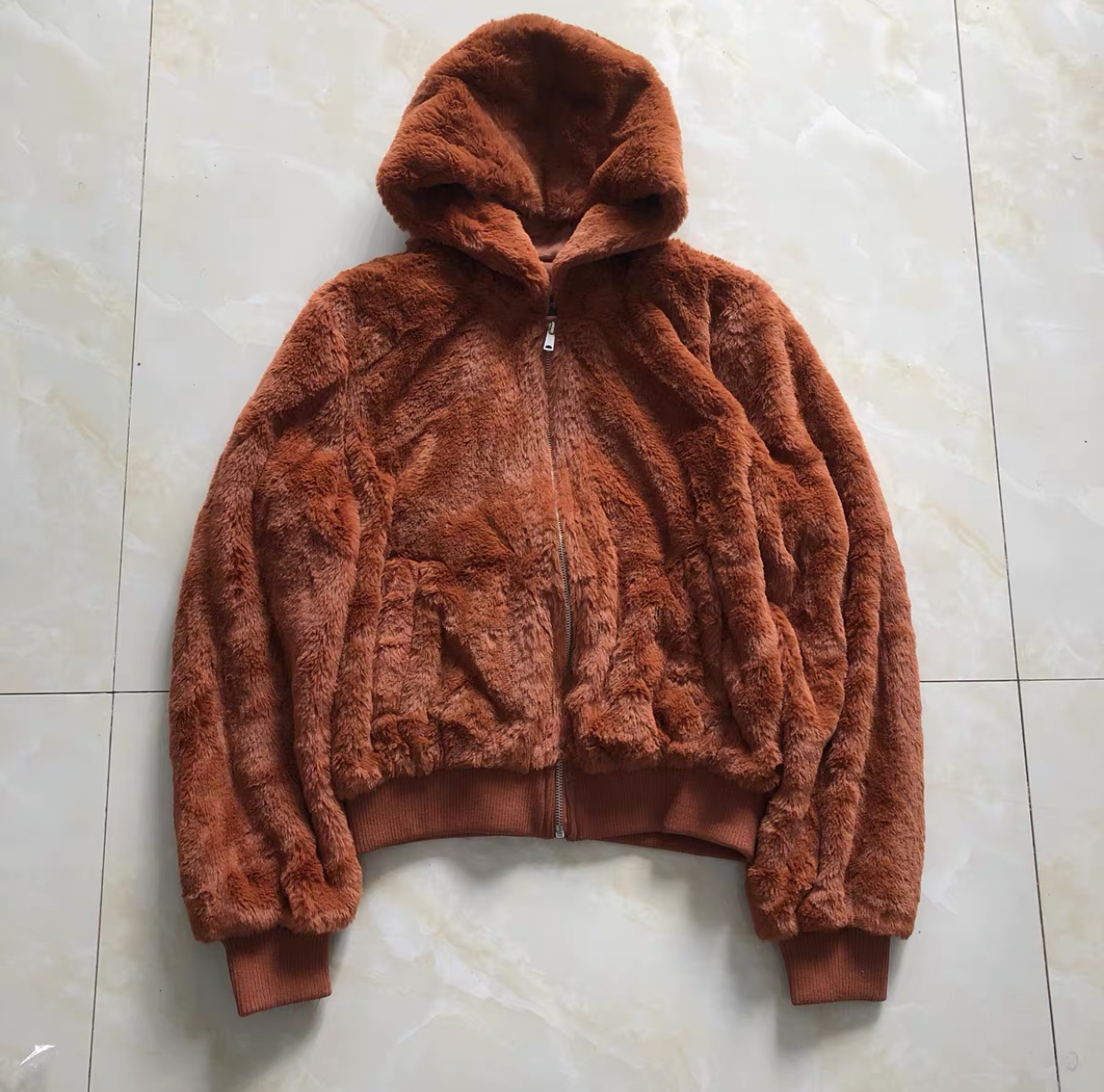 เสื้อเฟอร์กันหนาว หมวกฮู้ด เสื้อขน (FLUFFY COAT) แบรนด์ LOVE TREE