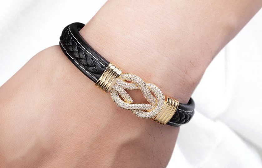 สร้อยข้อมือ ผู้ชาย สายหนังแท้ หนังถัก ดีไซน์ เป็น จี้เพชร เงื่อนพิรอด เครื่องหมาย อินฟินิตี้ ของขวัญให้แฟน เท่ ๆ 215435