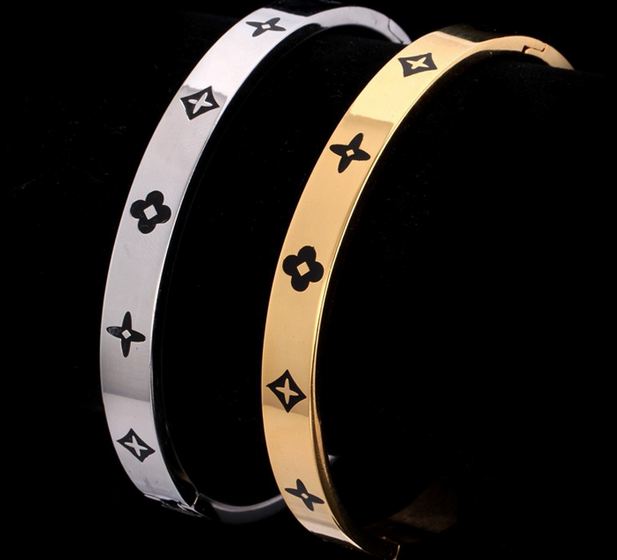 กำไลข้อมือผู้หญิง กำไลทอง 18 K Stainless Steel แท้ เงิน และ ทอง ดีไซน์ สไตล์ แบรนด์ ดัง จากยุโรป กำไลข้อมือ ลายดอกไม้ สุดไฮโซ 472971
