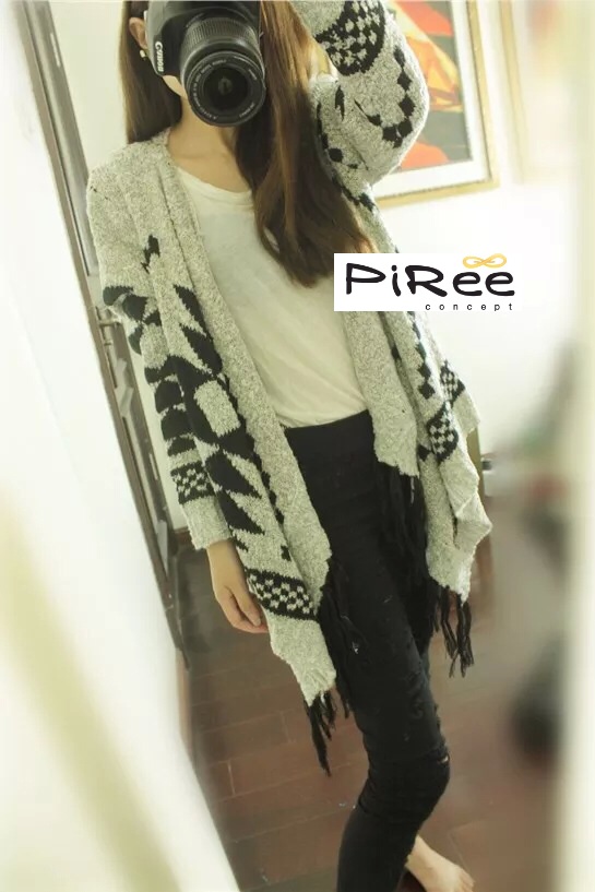 เสื้อหนาว ไหมพรมแซมดิ้นเงิน ลายถักชนเผ่า ชายแต่งพู่ งานZARA KNIT