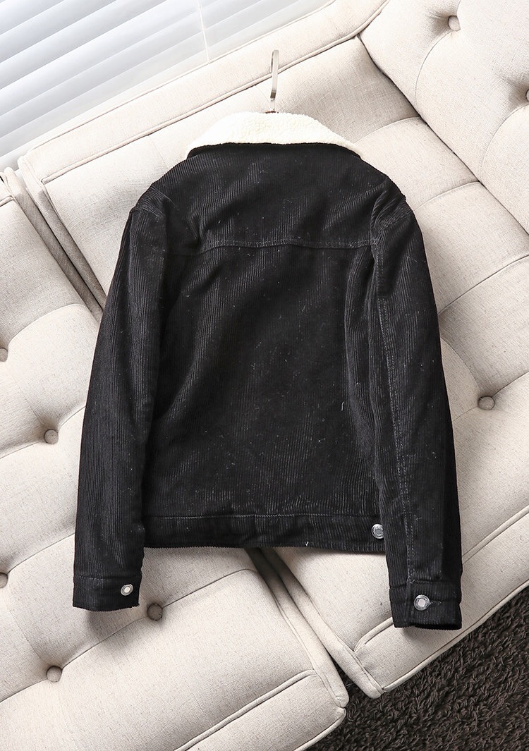 Bershka เสื้อกันหนาว เสื้อแจ็ค เนื้อลูกฟูก แต่งซับขนอุ่น สีขาวด้านใน แบรนด์ BESHKAงานสวย น่ารักมากคะ