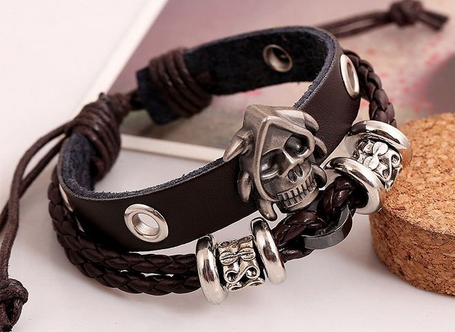 สร้อยข้อมือผู้ชาย กำไลข้อมือ ผู้ชาย ผู้หญิงใส่ได้ สร้อยข้อมือ Hand Made หนังถัก ร้อย จี้ หัวกะโหลก สีเงิน สร้อยข้อมือ ร็อค พั้งค์ แบบเท่ ๆ 3008426