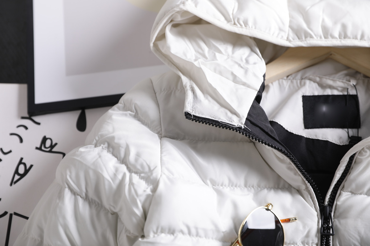 เสื้อกันหนาว เสื้อฮู้ดเฟอร์ บุนวมอุ่น สีขาว แบรนด์ FB SISTER (padded puffer coat สำเนา ขาว