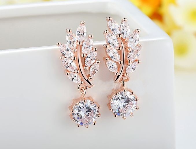 ต่างหู ตุ้มหู เพชร CZ ทอง 18 K ดีไซน์ ลาย ใบไม้ แสนสวย ต่างหู ใส่ออกงาน ราคาถูก แบบสวย มีดีไซน์ ของขวัญให้แฟน สุดหรู มีราคา 577734