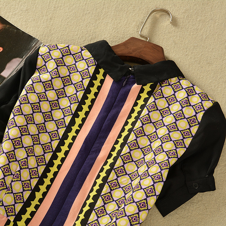 ชุดเดรสกระโปรงพีซ ชีฟอง เล่นลายกราฟฟิค สีสวย สดใส ต้อนรับ Summer เลยคะ Size S/M/L
