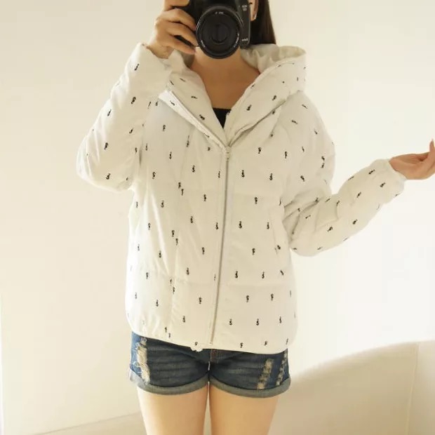 เสื้อกันหนาว เสื้อหนาวหมวกฮูท สีขาว บุนวมอุ่น พิมพ์ลายม้าน้ำ เนื้อผ้าเนียน นุ่ม. สินค้างานญี่ปุ่นคะ
