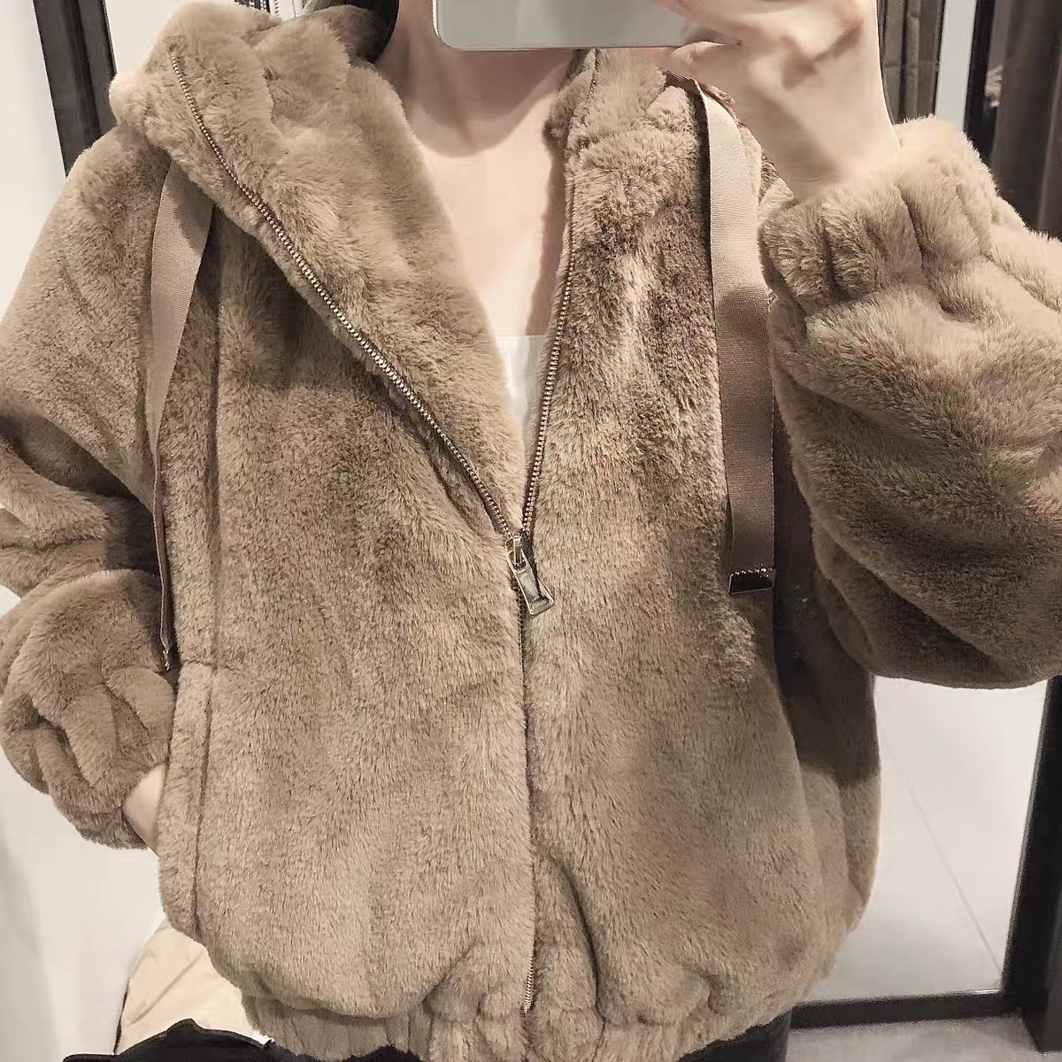 Page one เสื้อเฟอร์กันหนาว หมวกฮู้ด เสื้อขน Fluffy coat แบรนด์ page One ดำ