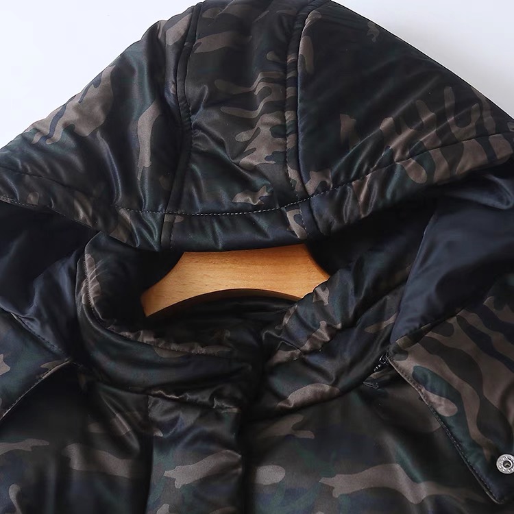 Clockhouse เสื้อกันหนาว ติดฮูท เสื้อบอมเบอร์ บุนวมอุ่น แบรนด์clockhouse over siZe bomber jacket (ฮู้ดถอดได้ค่ะ) ลายพราง