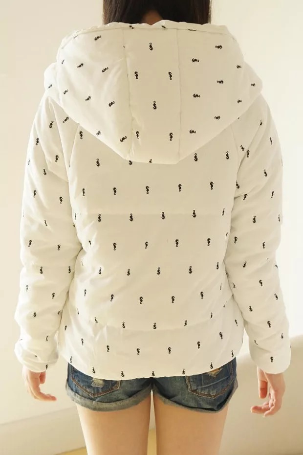 เสื้อกันหนาว เสื้อหนาวหมวกฮูท สีขาว บุนวมอุ่น พิมพ์ลายม้าน้ำ เนื้อผ้าเนียน นุ่ม. สินค้างานญี่ปุ่นคะ