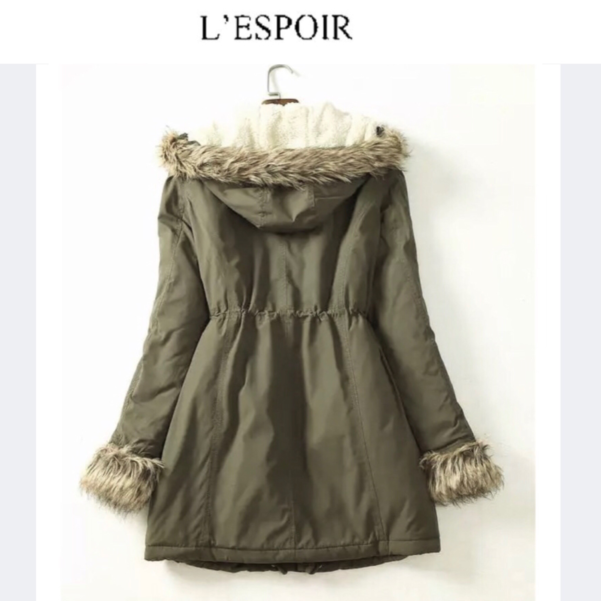 เสื้อกันหนาว โค้ทกันหนาว สีเขียวทหาร แบรนด์เนม ดัง ญี่ปุ่น L'espoir แท้100% แต่งขนเฟอร์ ปลายหมวก/แขน (เฟอร์ถอดได้ทุกจุด) บุนวมอุ่นด้านใน สวย เท่ห์ แนว ๆคะ SIze XL สำเนา