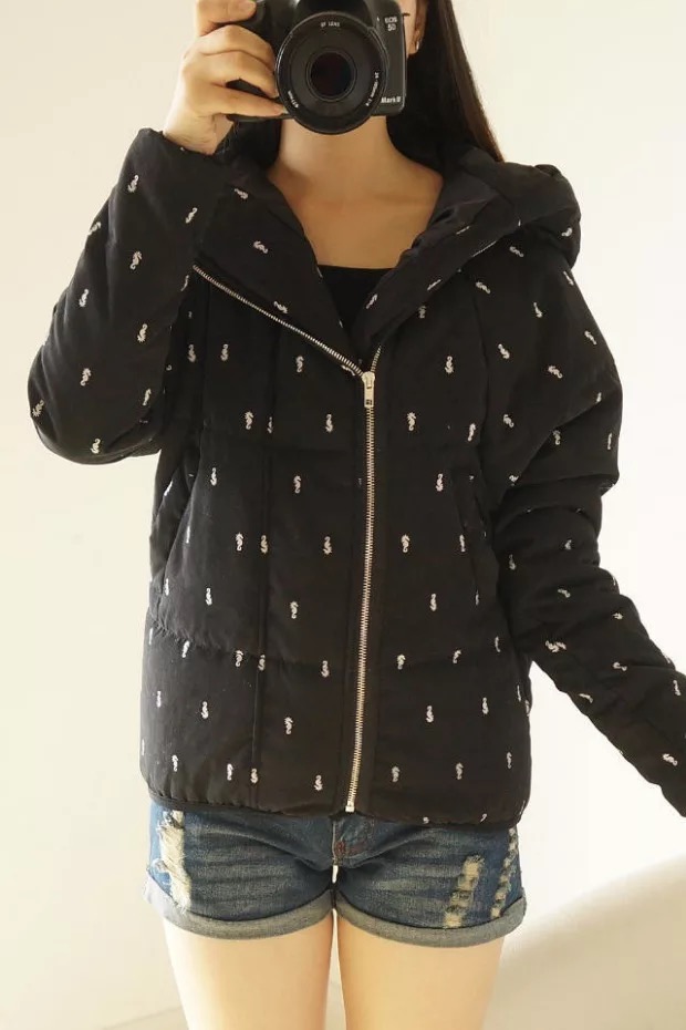 เสื้อกันหนาว เสื้อหนาวหมวกฮูท สีขาว บุนวมอุ่น พิมพ์ลายม้าน้ำ เนื้อผ้าเนียน นุ่ม. สินค้างานญี่ปุ่นคะ