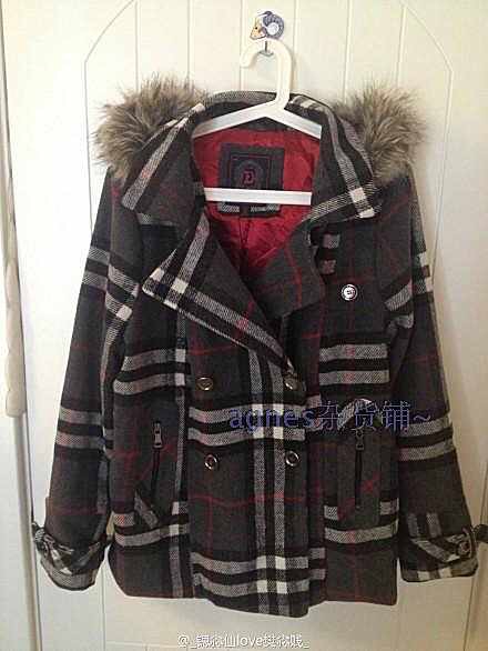 เสื้อกันหนาวสักหลาดผสมวู ลายตาราง classic burberry สีเทา brandname NYC DOLLHOUSE แต่งกระดุมสองแถบ ติดหมวกฮูท ติดเฟอร์ (หมวกมีกระดุมถอดใส่ได้คะ)สวย หรูคะ Size S