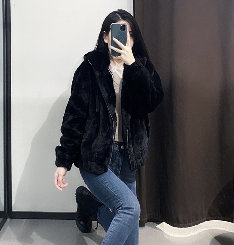 Page one เสื้อเฟอร์กันหนาว หมวกฮู้ด เสื้อขน Fluffy coat แบรนด์ page One ดำ