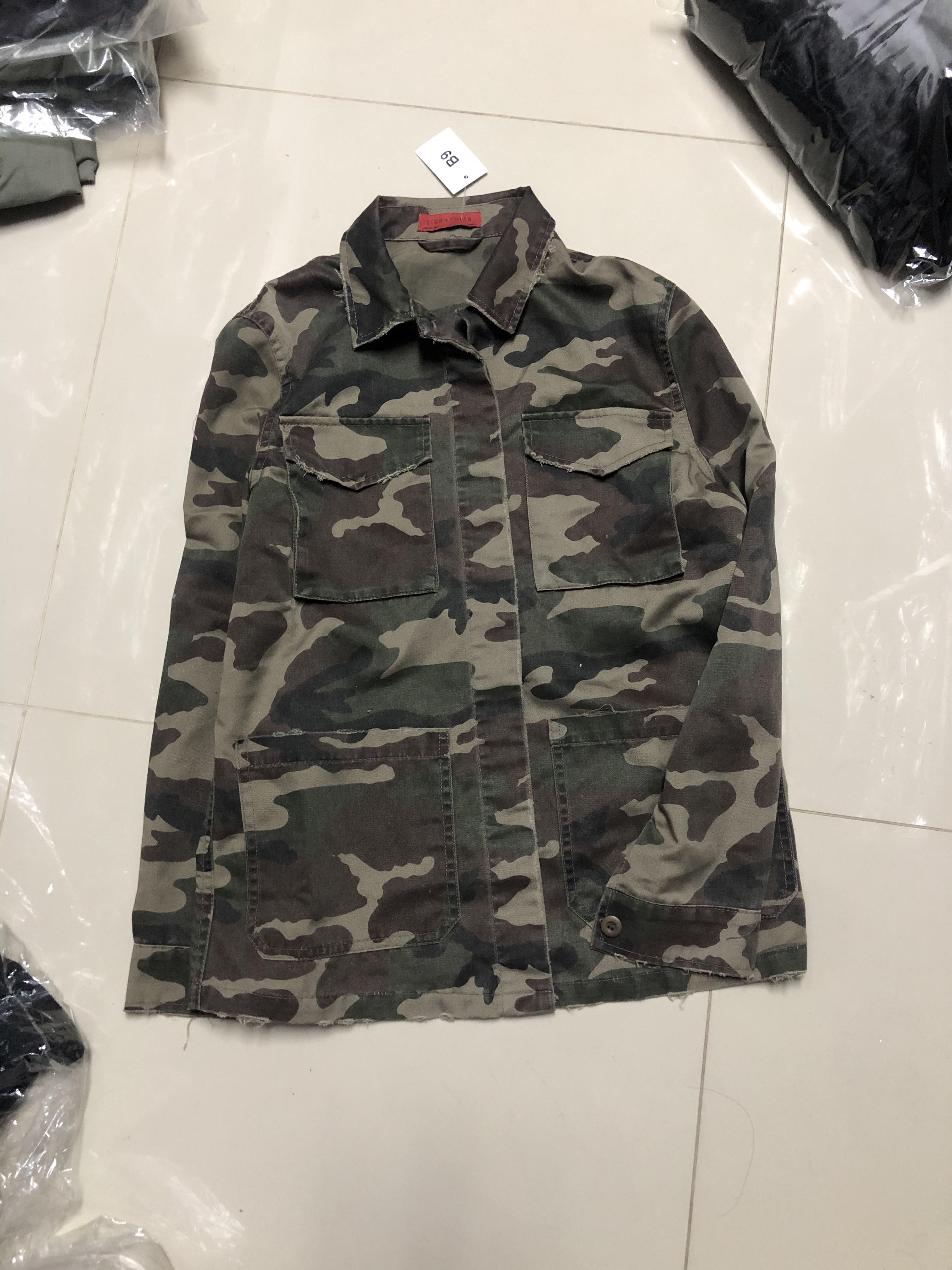 เสื้อนอกทหาร เสื้อแจ็คเก็ต ลายพราง แนวทหาร แต่งลายปัก แพทเทินสวย เท่ห์ มาก แบรนด์ Signature เขียว