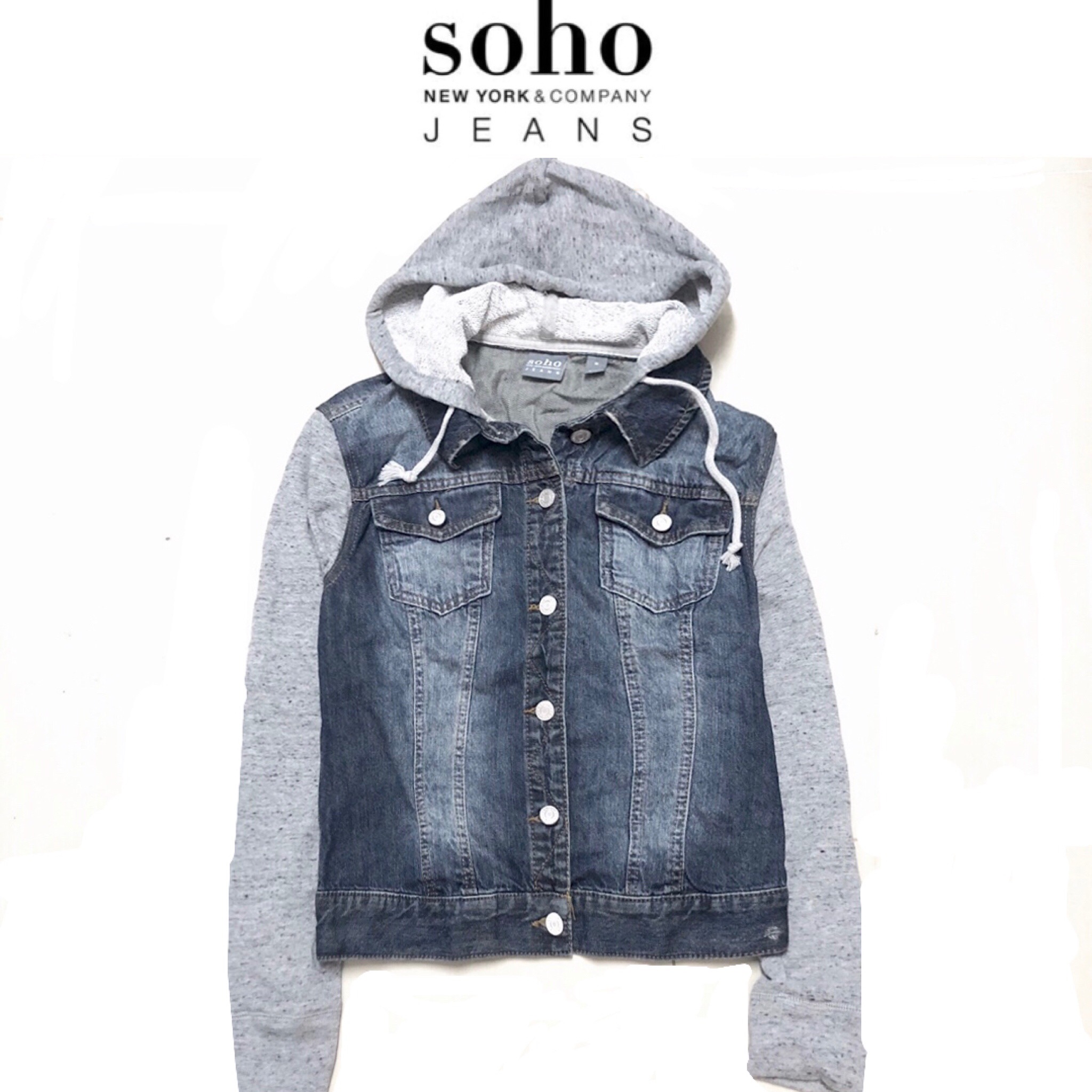 Soho NewYork&company เสื้อยีนส์ฮูท แจ็คเก็ต ยีนส์ฟอกสีเข้ม หมวกฮูท แบรนด์ หรู SOHO NEW YORK &Company งานสวย แพทเทินเนี๊ยบมากคะ (จำนวนจำกัด) SIZE S/M/L/XL ยีนส์