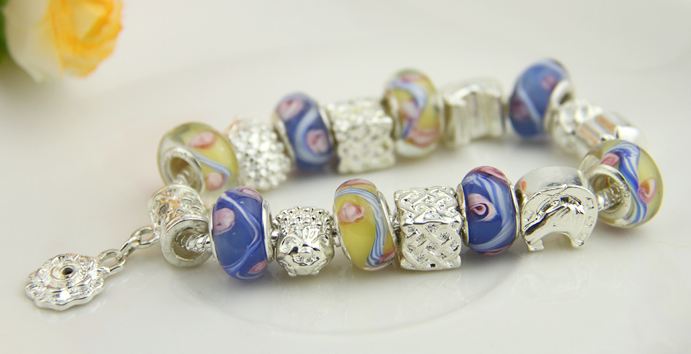สร้อยข้อมือ Diy สไตล์ Pandora กำไลข้อมือ ร้อย Glass Bead สีรุ้ง สลับ จี้เงิน ลายเงินโบราณ ห้อย จี้ดอกไม้ สีเงิน คิวบิก 253206