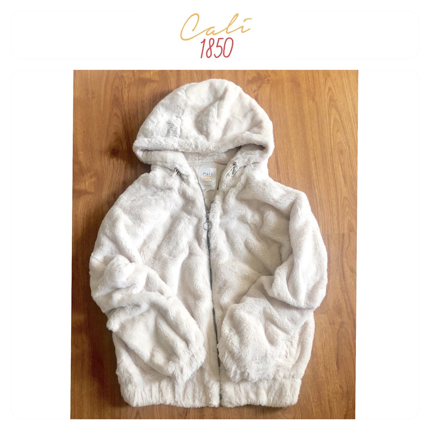 Cali 1985 เสื้อเฟอร์กันหนาว หมวกฮู้ด เสื้อขน (FLUFFY COAT) สีครีม แบรนด์ CALI 1985 Los Angeles ขาว