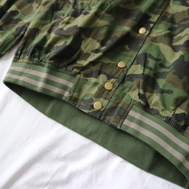 เสื้อเขียวทหาร เสื้อนอก เสื้อคลุมลายพราง แนวทหาร แพทเทินสวย เท่ห์มาก คะ สำเนา ลายพราง