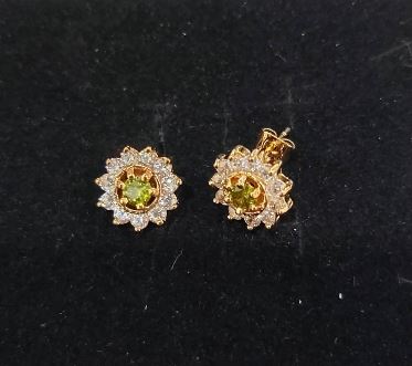 ต่างหู ตุ้มหู เพชร ลายดอกไม้ ล้อมรอบ คริสตรัลแท้ สีเขียว มรกต ต่างหู แบบแป้น แบบหรูหรา 738653