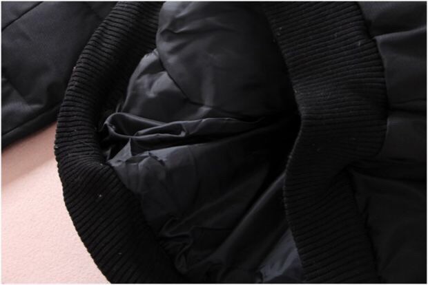 เสื้อกันหนาว เสื้อหนาวผู้ชาย แต่งหมวกฮูท แบรนด์เนม ZARA MAN แท้ แต่งบุนวมอุ่น งานหรู สวยเทพมากคะ ปั๊มกระดุมและหัวซิปทุกจุด (หมวกฮูทถอดใส่ได้คะ) size M