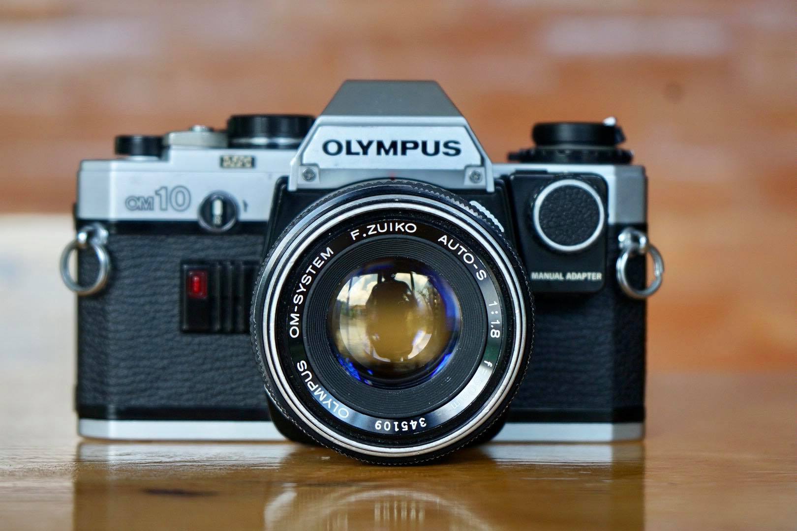 OLYMPUS OM10 OLYMPUS OM-SYSTEM F. ZUIKO AUTO-S 50 MM. F1.8 MANUAL ADAPTER
