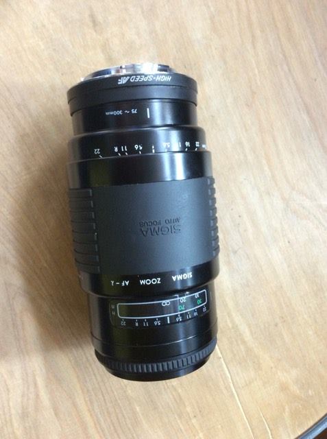 SIGMA ZOOM AF 75-300MM.F4.5-5.6 A MOUNT