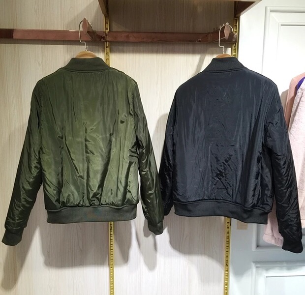 เสื้อนอก เสื้อคลุมกันหนาว เสื้อไฟท์ สีดำ แต่งลายปักช่วงแขน Size M/L
