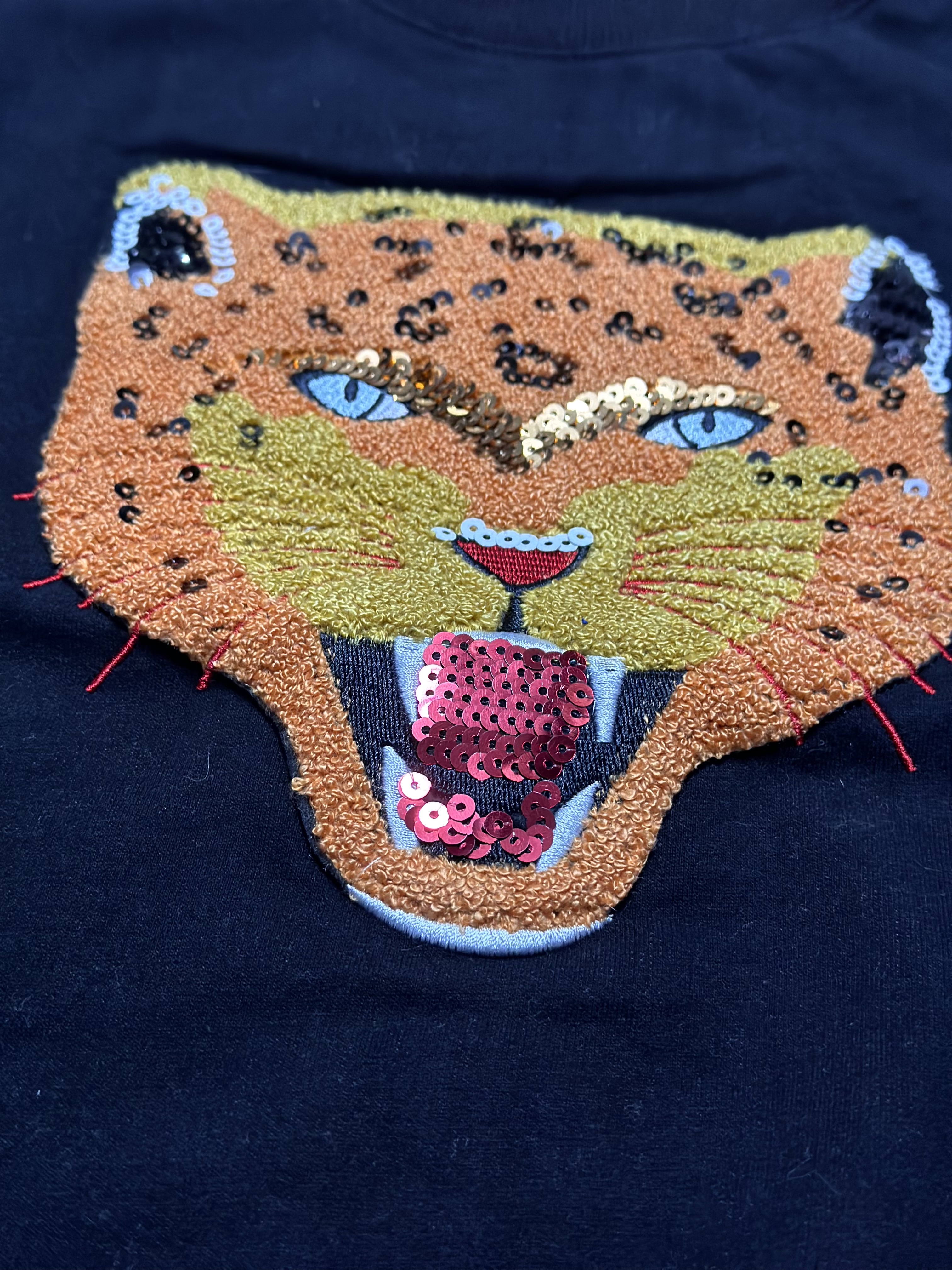เสื้อหนาวไหมพรม สีดำ ลายปักเลื่อม หน้าเสือ FELINE เนื้อผ้ายืด นุ่ม สวย งานญี่ปุ่น sinsay คะ Size L