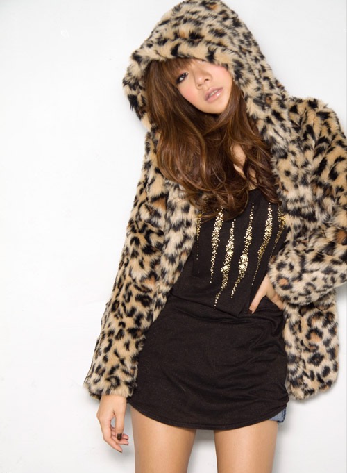 Etam เสื้อกันหนาว ฮูท เสื้อกันหนาวแต่งขน ลายเสือ แบรนด์เนมETAM แท้ งานสวย เนื้อขนนุ่ม หรู มากคะ size S/M ลายเสือ