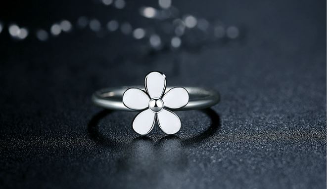 แหวนเงินแท้ 925 Sterling แหวนผู้หญิง ดอกเดซี่ สีขาว สวย น่ารัก แหวนหมั้น แหวนแทนใจ ลุ๊ค คุณหนู ใส ๆ แหวนใส่ออกงาน 369258