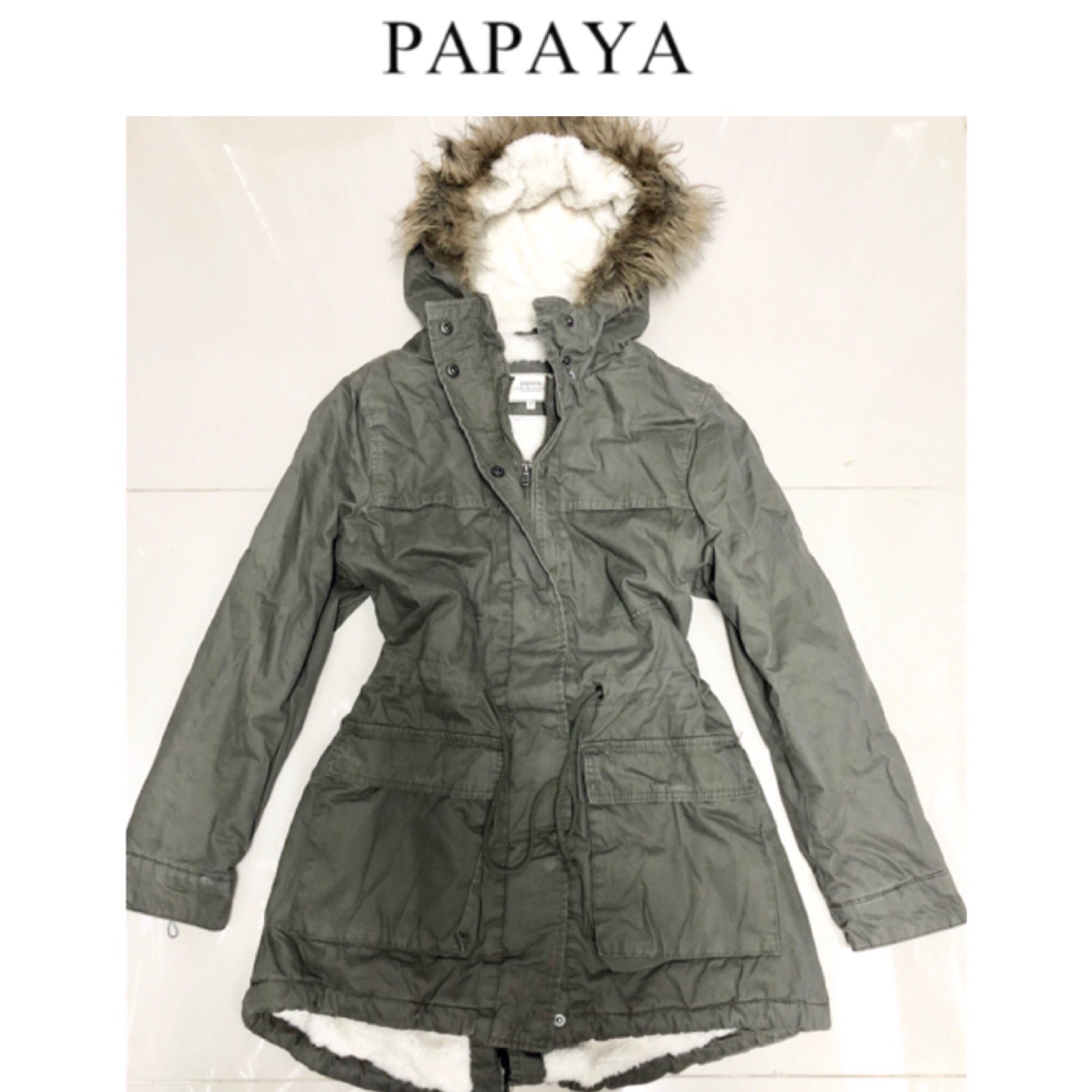 เสื้อโค้ท กันหนาว หมวกฮูทเฟอร์ สีเขียวทหาร แบรนด์เนม PAPAYA WEEKEND สวยแนวมากๆคะ size L/XL เขียว