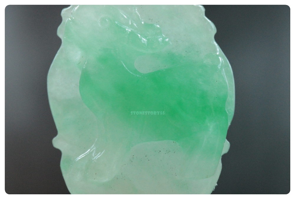 หยกน้ำแข็งแกะสลักรูปแพะ ice jade