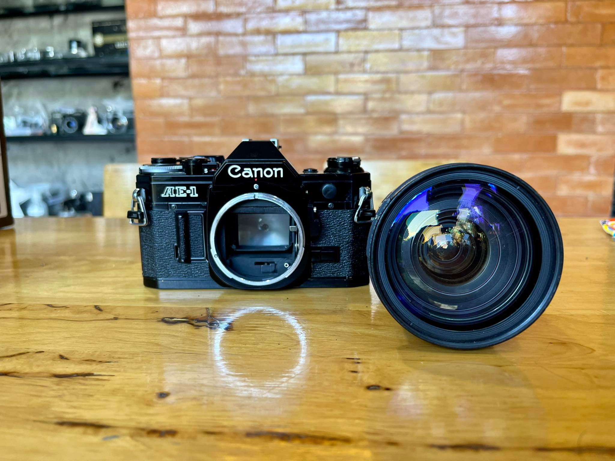 CANON AE1 CANON ZOOM LENS FD 35-105MM.F3.5 MACRO