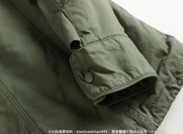 Benetton เสื้อกันหนาว parka ปาร์ก้า โค้ทกันหนาว เสื้อฮูทเฟอร์ สีเขียว แบรนด์เนม BENETTON แต่งขนเฟอร์ ซับขนอุ่นด้านใน(เฟอร์ถอดได้คะ) เขียว
