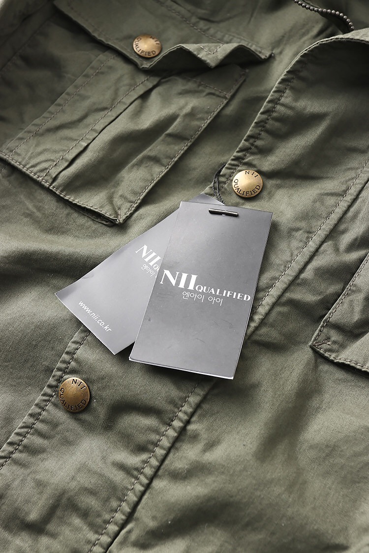 NII QUALIFIED เสื้อแจ็คเก็ต เสื้อเขียวทหาร เสื้อนอกฮูท แบรนด์ดังเกาหลีNII QUALIFIED แท้ แพทเทินสวย เท่ห์มาก คะ Size M/L/XL/XXL(หมวกฮูทพับเก็บได้คะ) เขียว