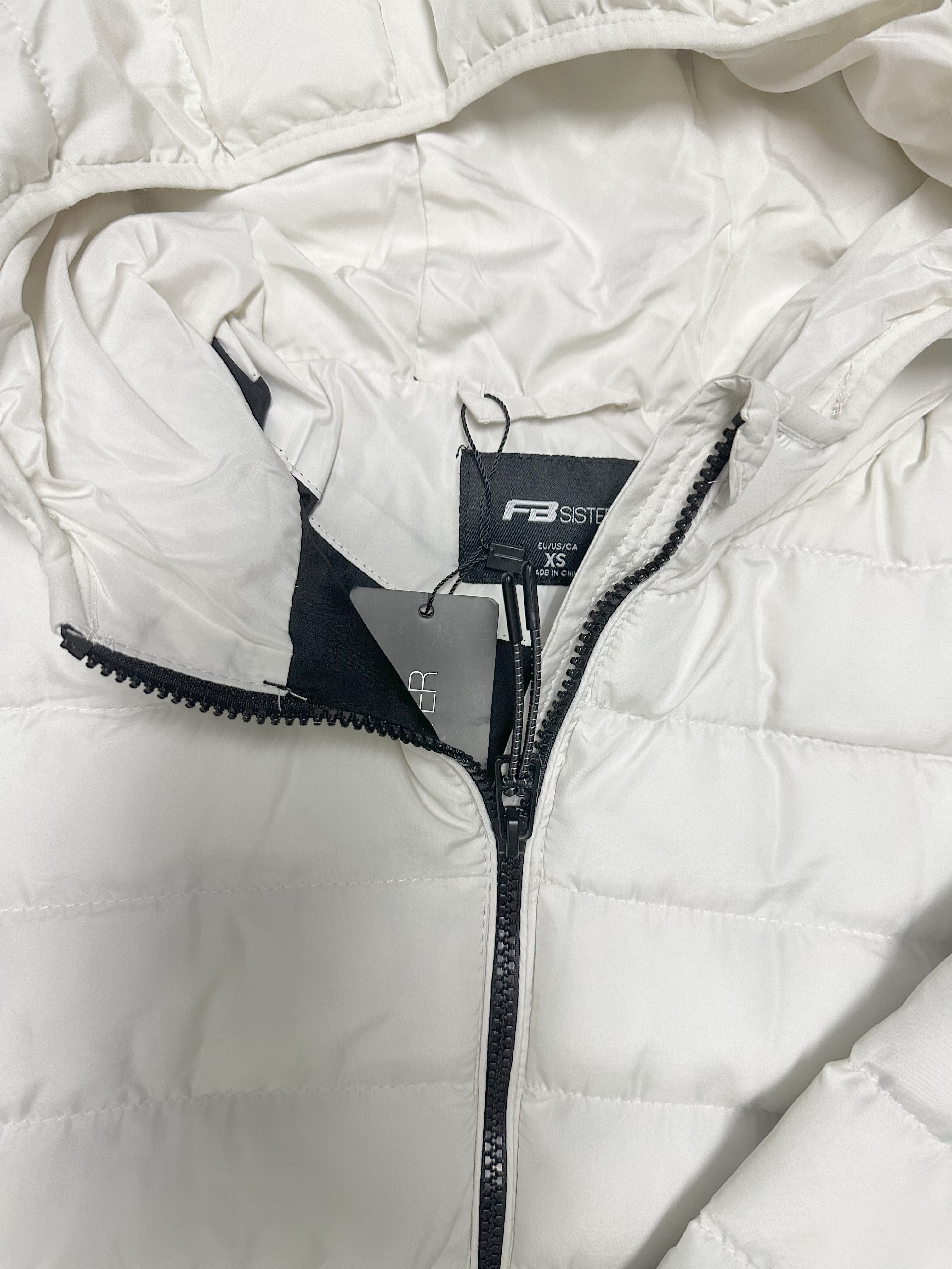 เสื้อกันหนาว เสื้อฮู้ดเฟอร์ บุนวมอุ่น สีขาว แบรนด์ FB SISTER (padded puffer coat สำเนา ขาว