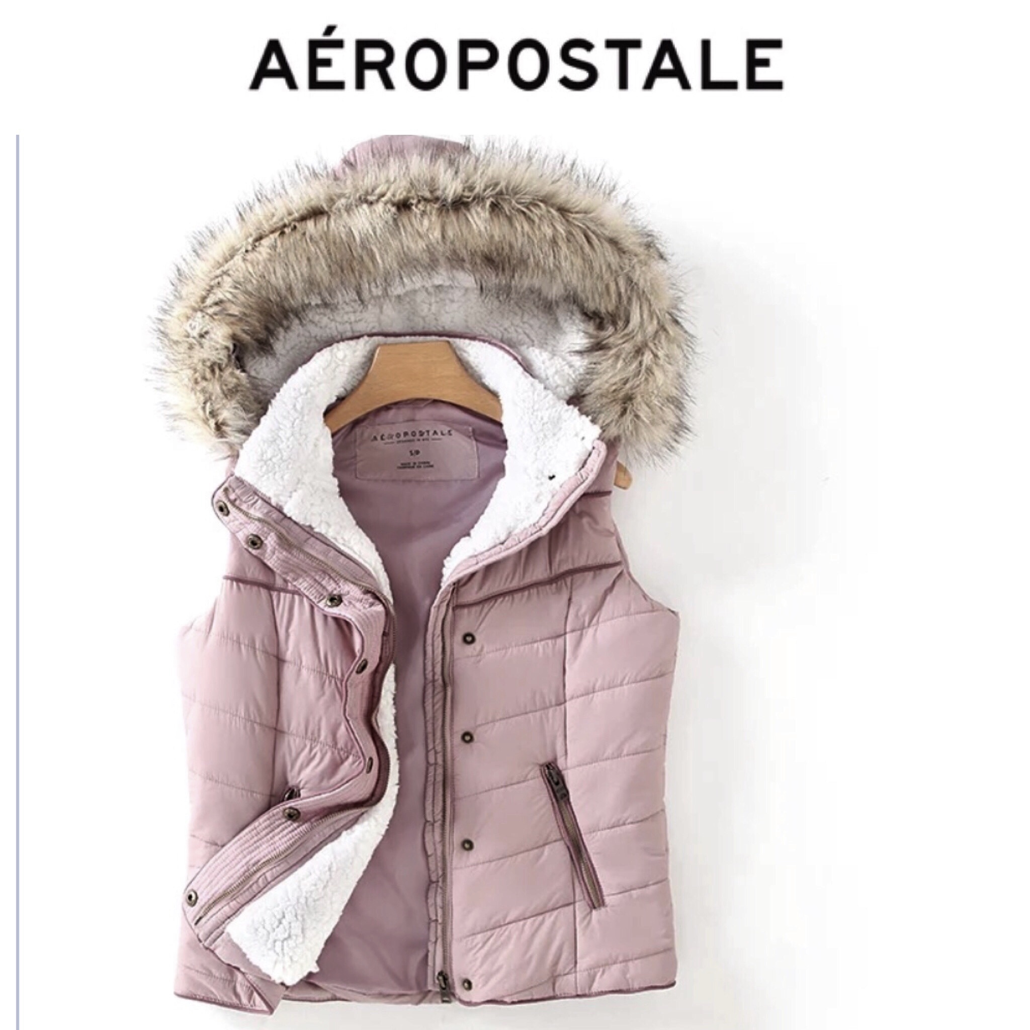 AEROPOSTALE เสื้อกั๊กฮูท กั๊กกันหนาว Aeropostale แท้ แต่งเฟอร์ งานสวย น่ารักมากคะ （ขนเฟอร์ถอดได้คะ) ชมพูม่วง