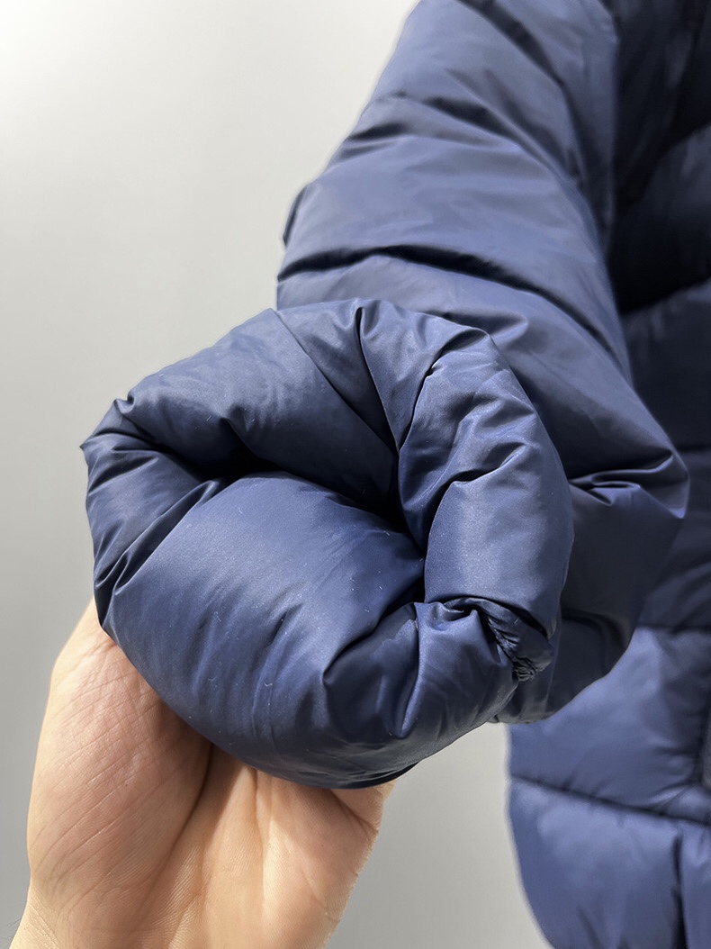 Forever21 เสื้อกันหนาว ติดฮูท เสื้อบอมเบอร์ บุนวมอุ่น แบรนด์ Forever21 / Men's Black Lightweight Puffer Jacket น้ำเงิน