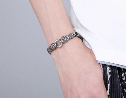 สร้อยข้อมือ สแตนเลสแท้ ลายงู แบบสวย ดีไซน์เท่ สร้อยข้อมือ สำหรับ คนเกิดปีงู ของขวัญให้แฟน สุดพิเศษ 784729